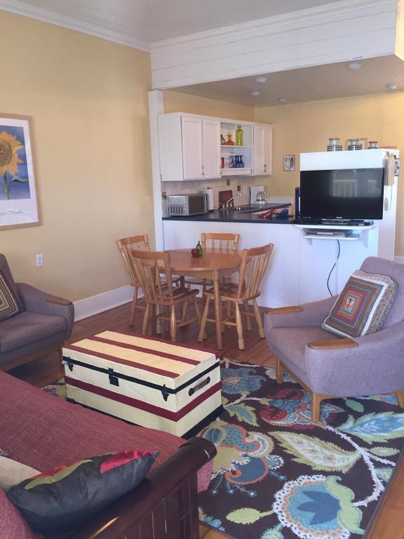 Loyalist Lofts Apartment Picton Bagian luar foto