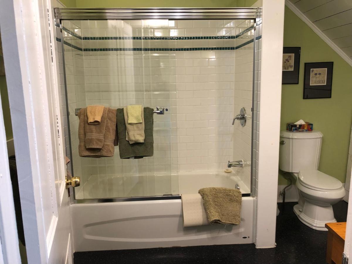 Loyalist Lofts Apartment Picton Bagian luar foto