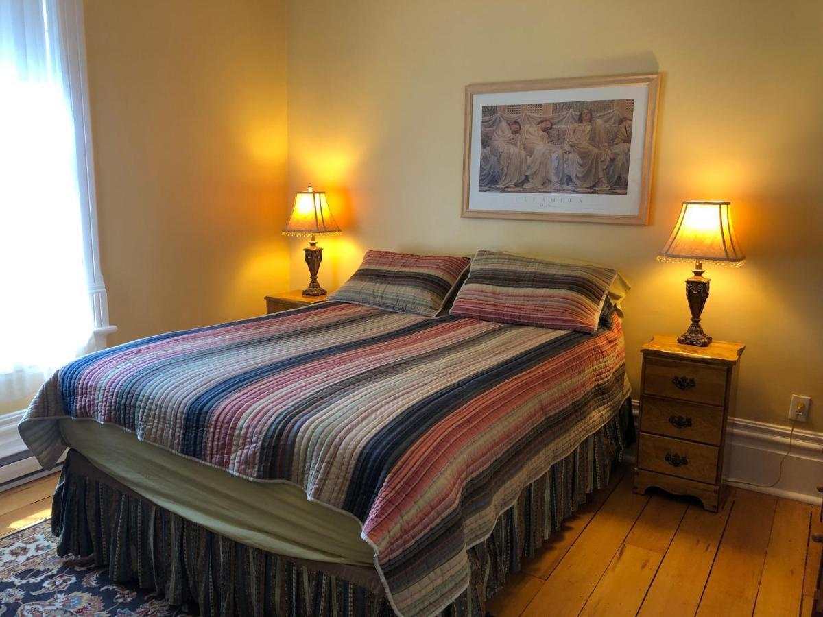 Loyalist Lofts Apartment Picton Bagian luar foto